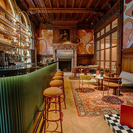 Centre אכסניה *